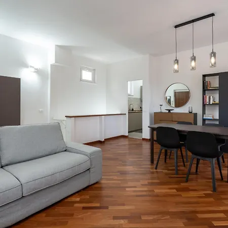 Modern - Free Parking & Private Entry Apartment *