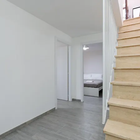Apartment Modern - Free Parking & Private Entry *