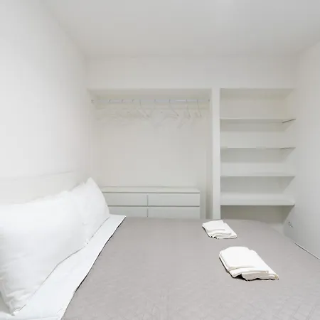 Modern - Free Parking & Private Entry Apartment