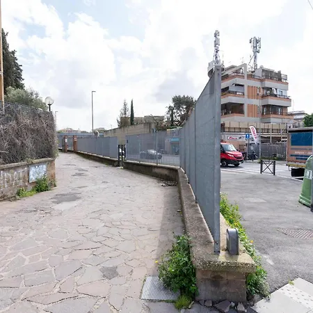Modern - Free Parking & Private Entry Apartment Rom