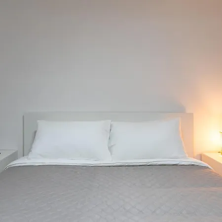 Modern - Free Parking & Private Entry Apartment *