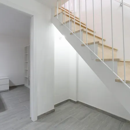 Apartment Modern - Free Parking & Private Entry *