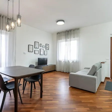 Modern - Free Parking & Private Entry