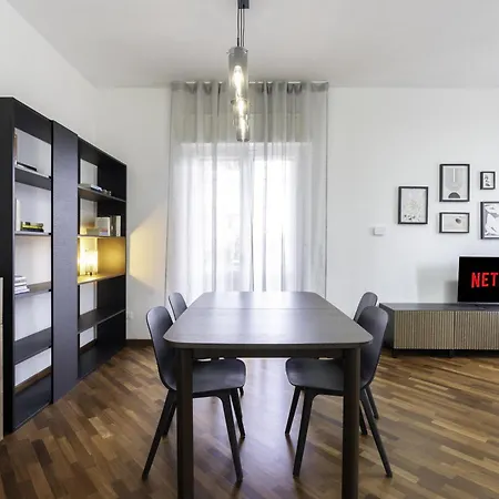 Modern - Free Parking & Private Entry アパート