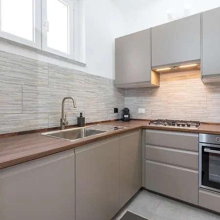 Modern - Free Parking & Private Entry *