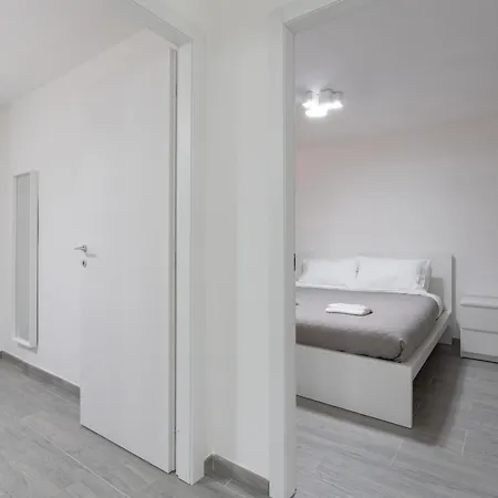 アパート Modern - Free Parking & Private Entry ローマ