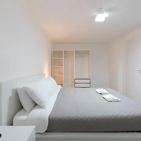 アパート Modern - Free Parking & Private Entry ローマ