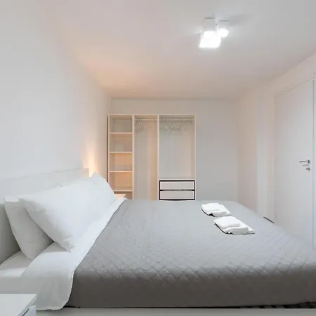 Modern - Free Parking & Private Entry アパート ローマ