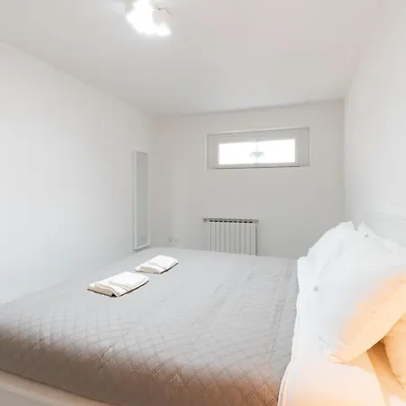 Modern - Free Parking & Private Entry *